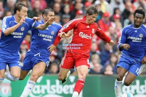 国际帆船赛激战正酣，顶尖选手逐浪争锋