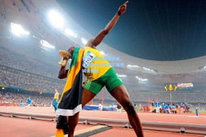 贝克汉姆现身摩尔巷，老板造访点燃索尔福德城关键战