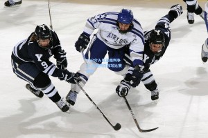 VAR介入引发裁判争议 关键判罚改写比赛结局