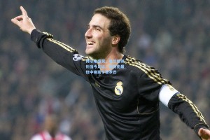 博尔哈盛赞，哈兰德领衔当今足坛，但历史最佳中锋属于德罗巴